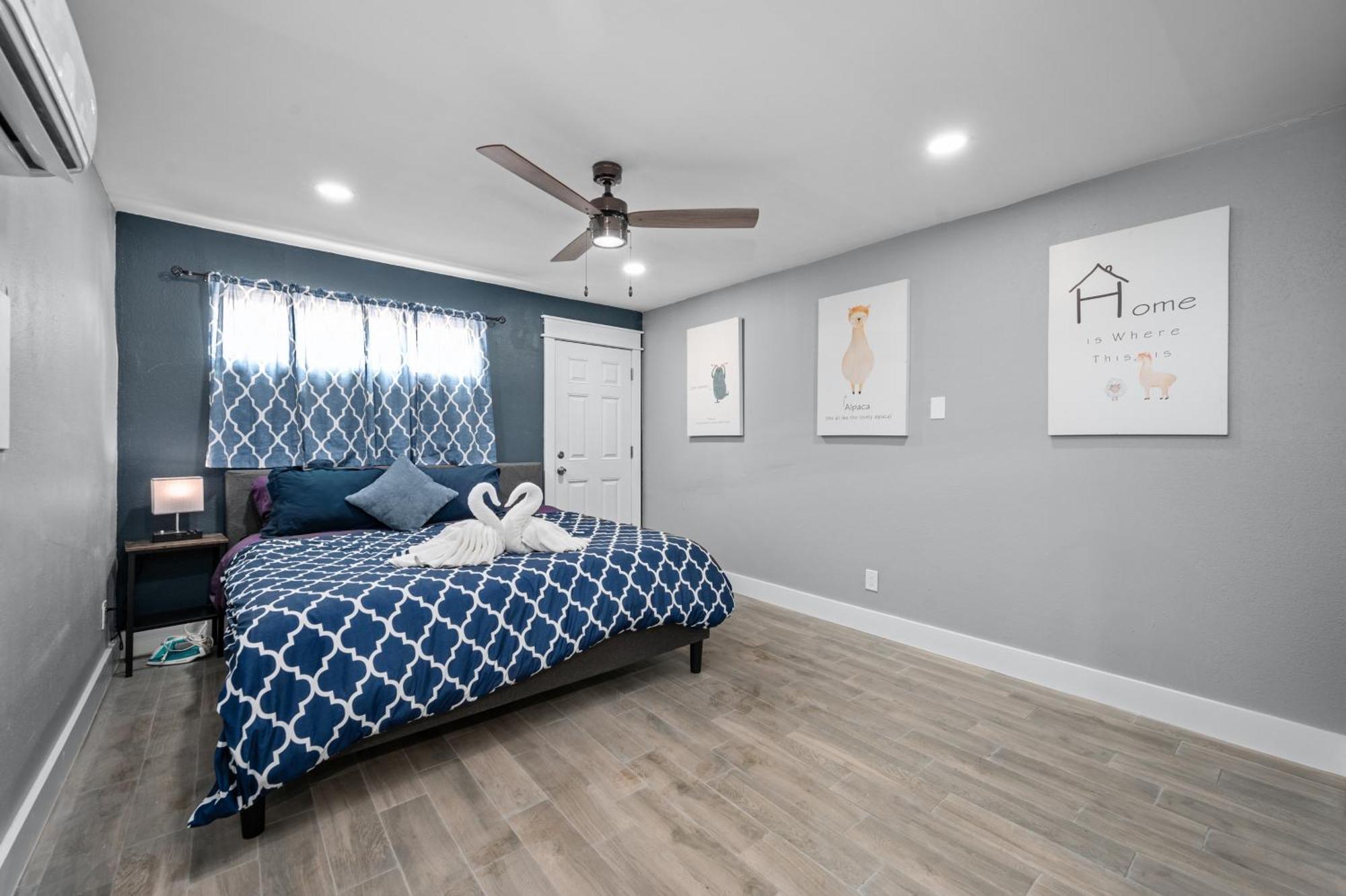 Comfortable 2Br Uptown Escape With Free Park Houston Bagian luar foto