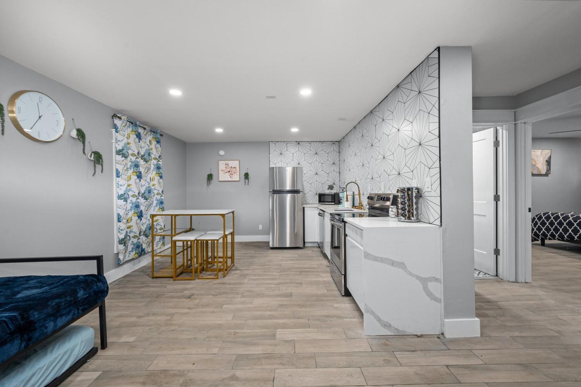 Comfortable 2Br Uptown Escape With Free Park Houston Bagian luar foto