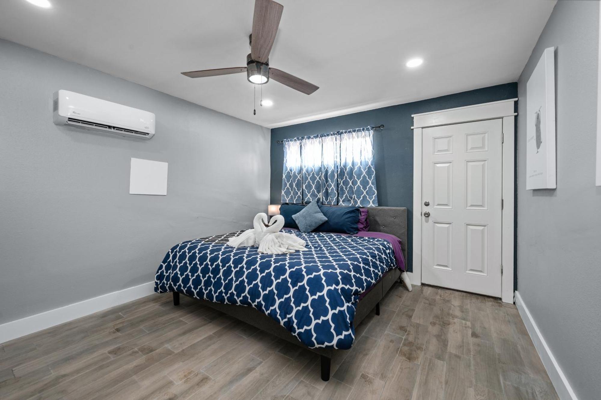 Comfortable 2Br Uptown Escape With Free Park Houston Bagian luar foto