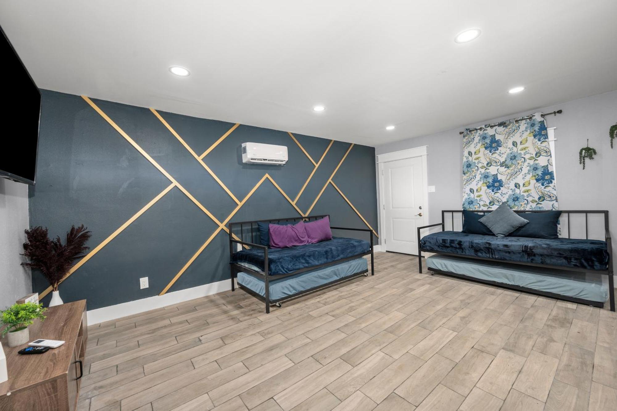 Comfortable 2Br Uptown Escape With Free Park Houston Bagian luar foto