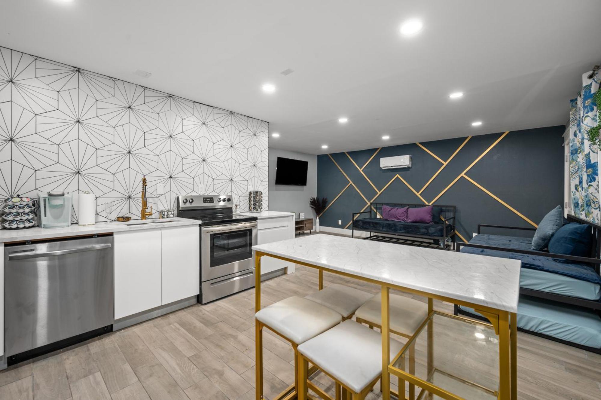 Comfortable 2Br Uptown Escape With Free Park Houston Bagian luar foto
